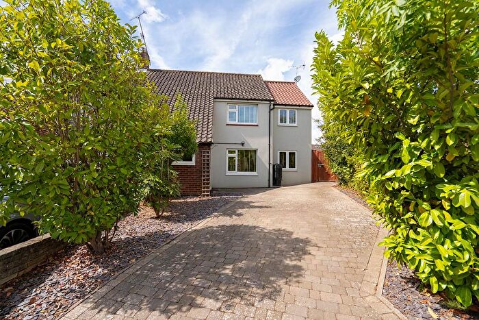 3 Bedroom End Terrace House For Sale In Salesbury Drive, Billericay, CM11
