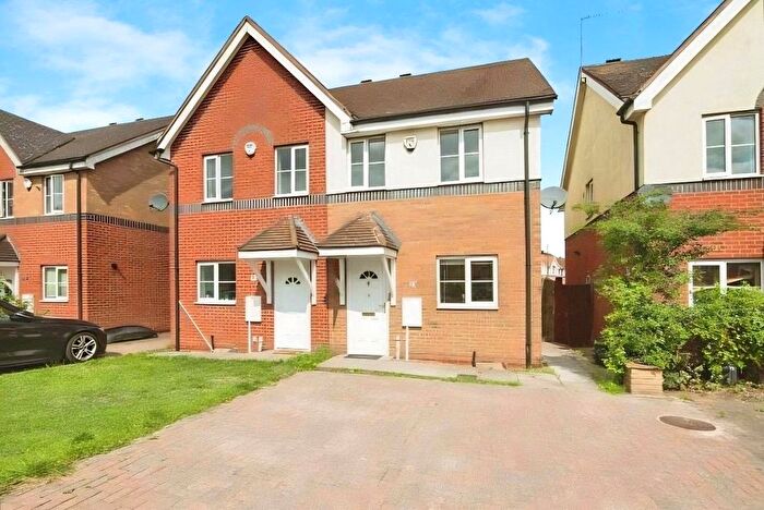 3 Bedroom Semi-detached House To Rent In Churchyard Road, Tipton, West Midlands, DY4