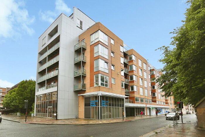 2 Bedroom Flat For Sale In High Street, Southampton, Hampshire, SO14