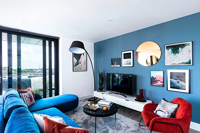 3 Bedroom Flat To Rent In Kooky Staines, Fairfield Avenue Staines-Upon-Thames, TW18