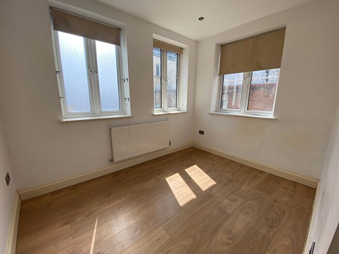 1 Bedroom Flat To Rent In Clifden Road, Hackney, E5