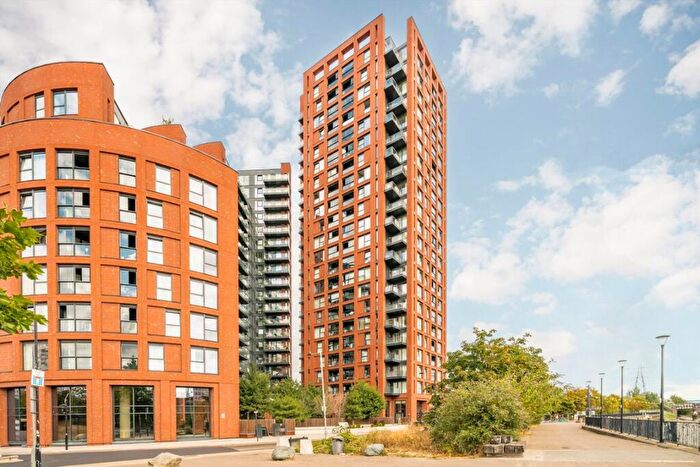 1 Bedroom Flat To Rent In Avalon Point, Blackwall, London, E14
