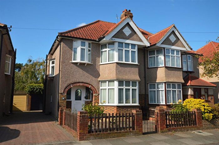 3 Bedroom Semi-Detached House For Sale In Ryecroft Avenue, Whitton, TW2