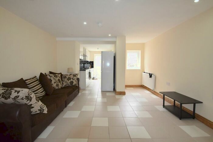 6 Bedroom House To Rent In Arabella Street, Roath, CF24