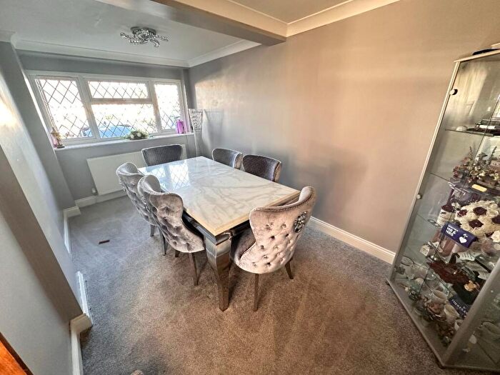 5 Bedroom Detached House For Sale In May Avenue, Canvey Island, SS8