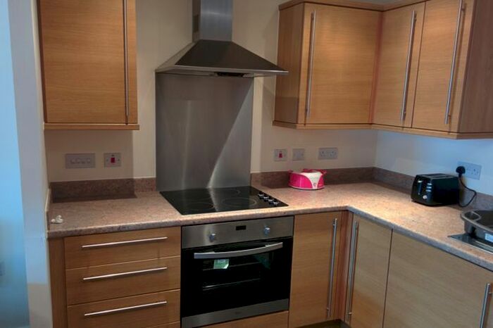 2 Bedroom Flat To Rent In The Junction, Slough, SL2