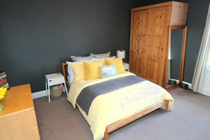 1 Bedroom Flat To Rent In Albion Road, Leith, Edinburgh, EH7