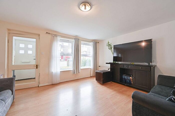 4 Bedroom Property To Rent In Clifford Drive, Brixton, London, SW9