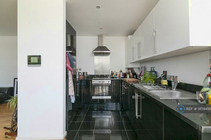 3 Bedroom Flat To Rent In Headlam Street, London, E1