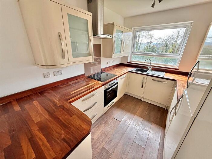 2 Bedroom Flat To Rent In Moulton Rise, Luton, LU2