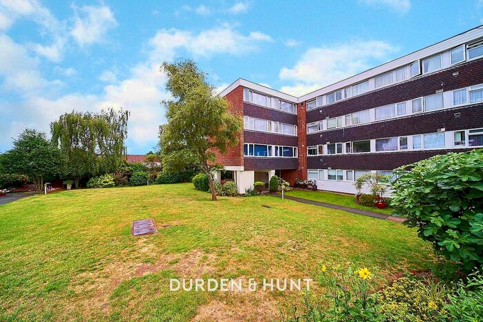 2 Bedroom Flat To Rent In Romford Road, Chigwell, IG7