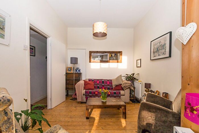 1 Bedroom Flat For Sale In Mayton Street, Holloway, London, N7