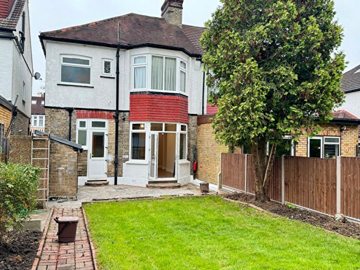 3 Bedroom Semi-Detached House To Rent In Woodland Way, London, N21