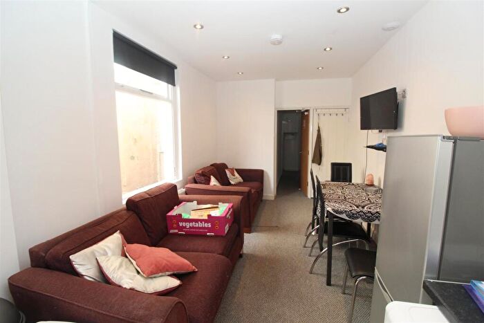 5 Bedroom House To Rent In Tewkesbury Street, Cathays, Cardiff, CF24