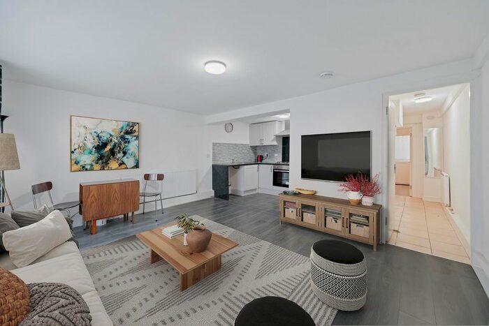 1 Bedroom Flat To Rent In Lewisham Way, London, SE14