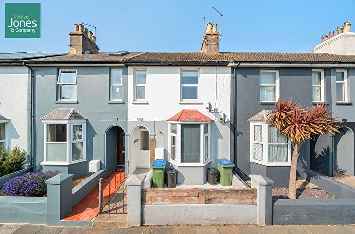 1 Bedroom Flat To Rent In Gloucester Road, Littlehampton, West Sussex, BN17