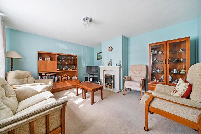 3 Bedroom End Of Terrace House For Sale In Whippingham Close, Portsmouth, PO6