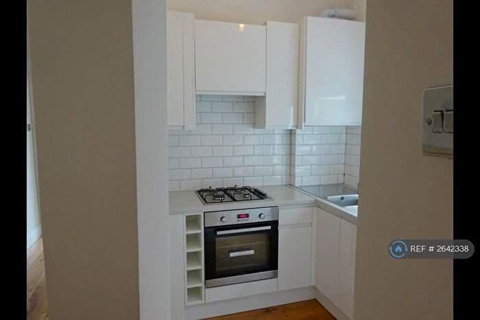 2 Bedroom Flat To Rent In Palmers Green, London, N13