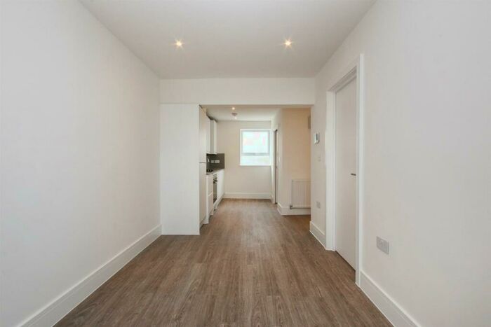 1 Bedroom Apartment To Rent In Birkbeck Mews, E8