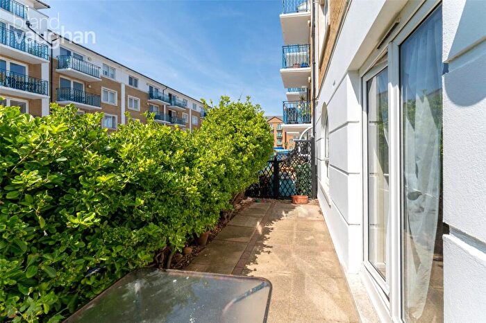 1 Bedroom Flat To Rent In Collingwood Court, The Strand, Brighton, BN2