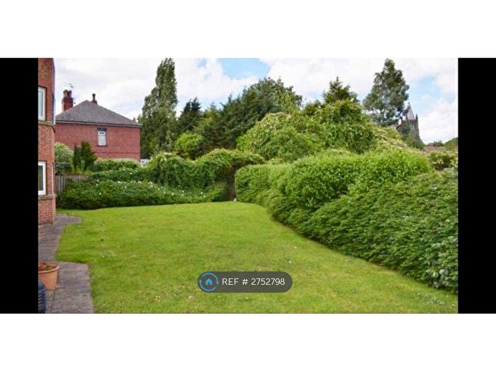 2 Bedroom Flat To Rent In Stradbroke Way, Leeds, LS12