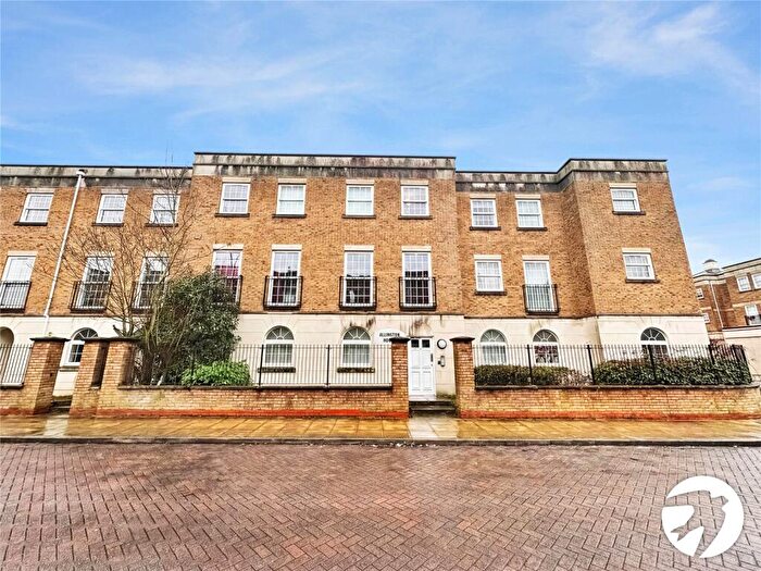 2 Bedroom Flat To Rent In Tarragon Road, Maidstone, Kent, ME16