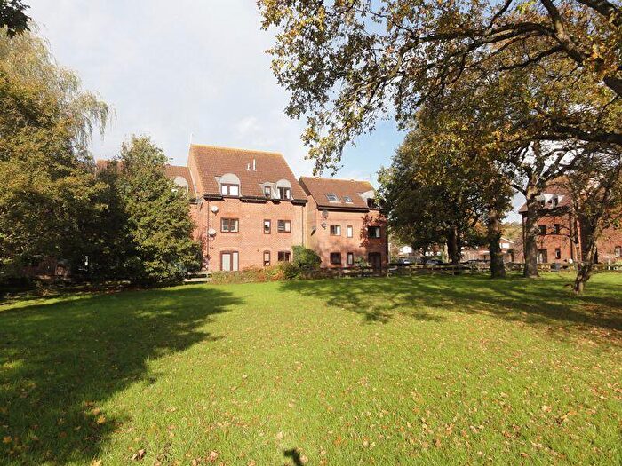 2 Bedroom Flat To Rent In Killicks, Cranleigh, GU6
