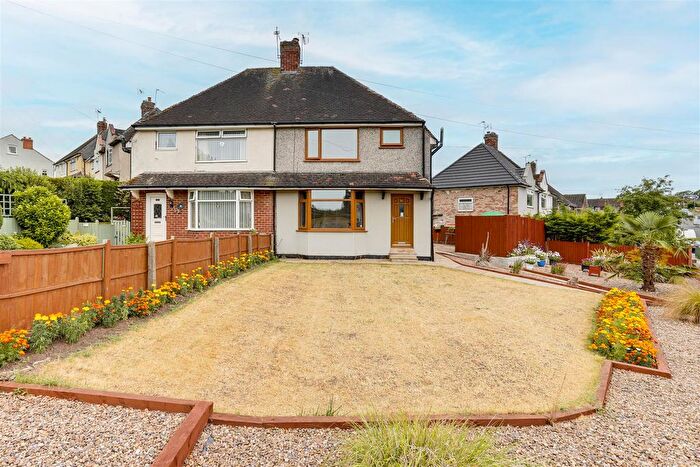 3 Bedroom Semi-Detached House For Sale In Greenwood Avenue, Hucknall, Nottinghamshire, NG15