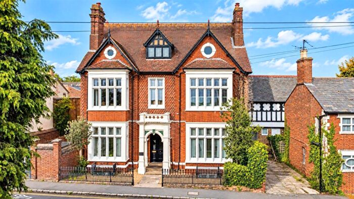 1 Bedroom Apartment For Sale In The Hollies, Church Road, Linslade, Bedfordshire, LU7