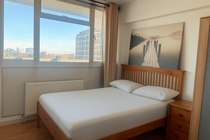 3 Bedroom Flat To Rent In Symington House, SE1