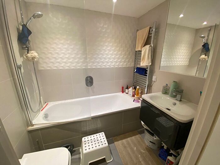 1 Bedroom Flat To Rent In Premier House, Station Road, Edgware, Greater London, HA8