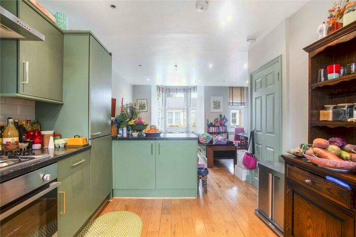 3 Bedroom Apartment To Rent In Barretts Grove, London, N16