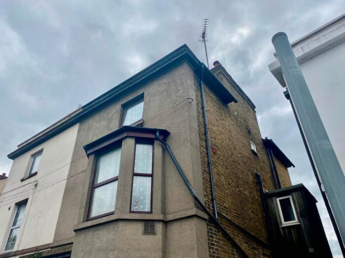 1 Bedroom Flat To Rent In Ashford Road, Maidstone, ME14