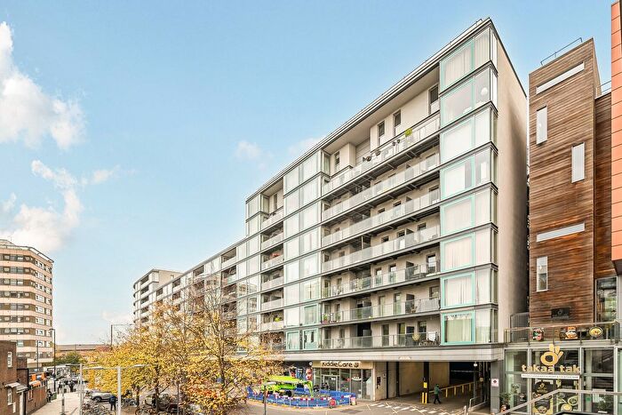 2 Bedroom Flat For Sale In Station Approach, Hayes, UB3