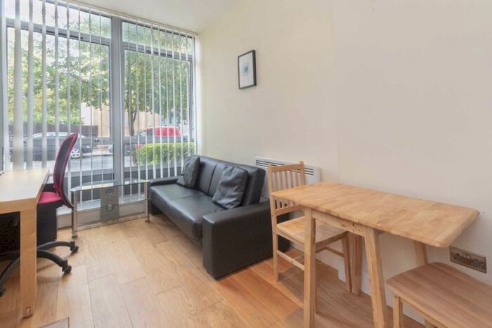 1 Bedroom Flat To Rent In Peckham Grove, Peckham, SE15
