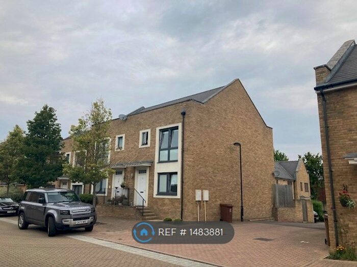 3 Bedroom Semi-Detached House To Rent In The Fort, Rochester, ME1