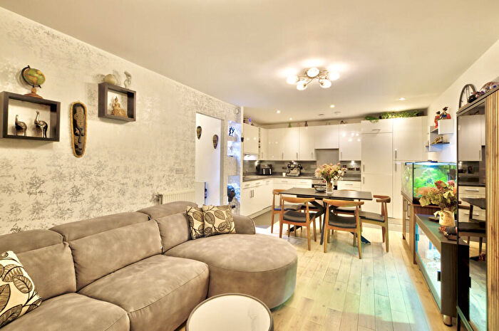 2 Bedroom Apartment For Sale In Chadwick House, Latchmere Street, London, SW11