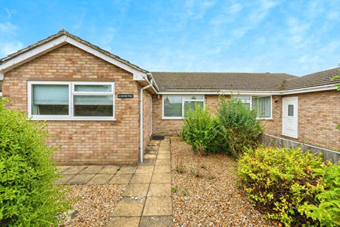 3 Bedroom Bungalow For Sale In Belvoir Walk, Bedford, Bedfordshire, MK41