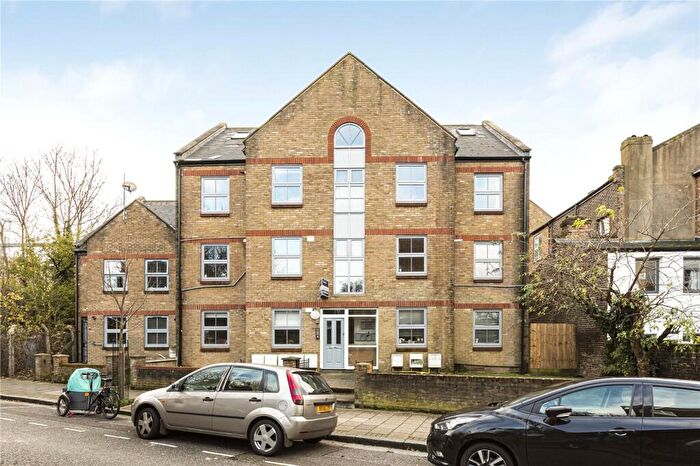2 Bedroom Apartment To Rent In Wilton Way, Hackney, London, E8