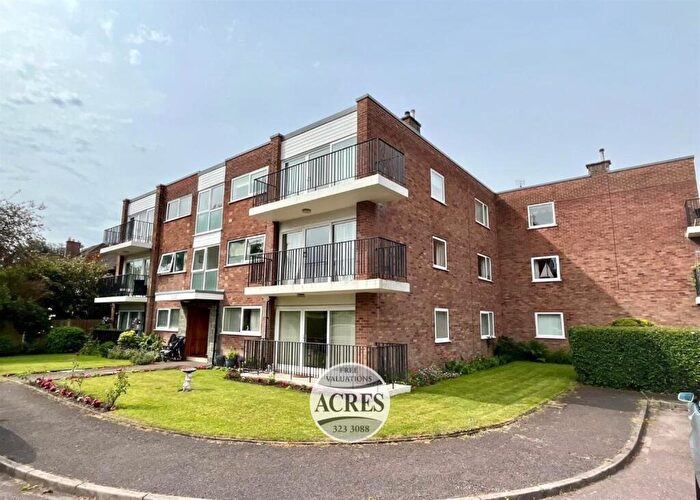 2 Bedroom Flat For Sale In Banners Gate Road, Sutton Coldfield, B73