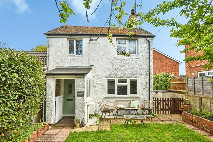 2 Bedroom Cottage For Sale In Bulford Road, Durrington, Salisbury, SP4