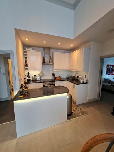 2 Bedroom Flat To Rent In Arundel Court, Ladbrooke Grove, W11