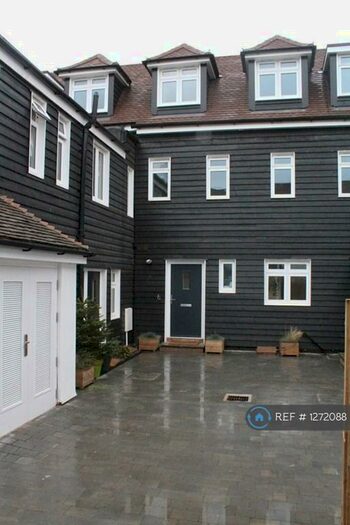 1 Bedroom Flat To Rent In Bakers Close, Aylesford, ME20