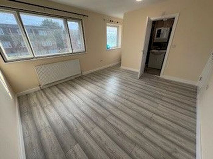 Studio To Rent In Marshall Close, Hounslow, Greater London, TW4