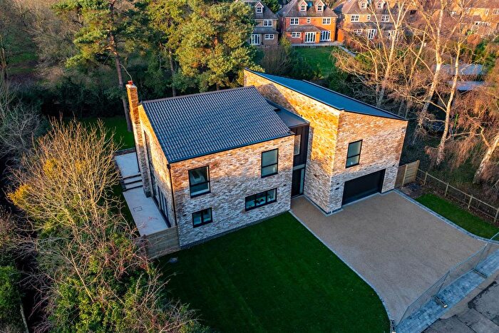 4 Bedroom Detached House For Sale In Farm Field, Devereux Drive, Watford, WD17