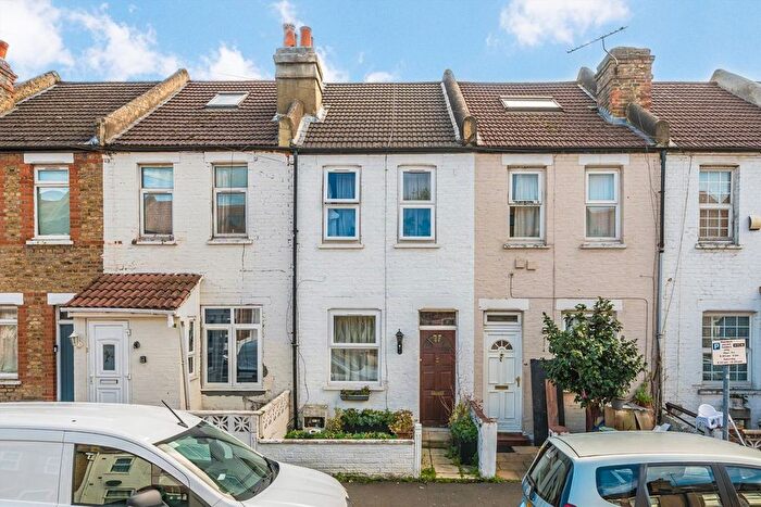 2 Bedroom Property For Sale In Myrtle Road, Hounslow, TW3