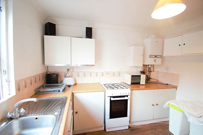 3 Bedroom Maisonette To Rent In Ash Grove, London, NW2
