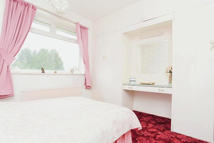 3 Bedroom Semi-Detached House For Sale In Woodnewton Drive, Leicester, LE5