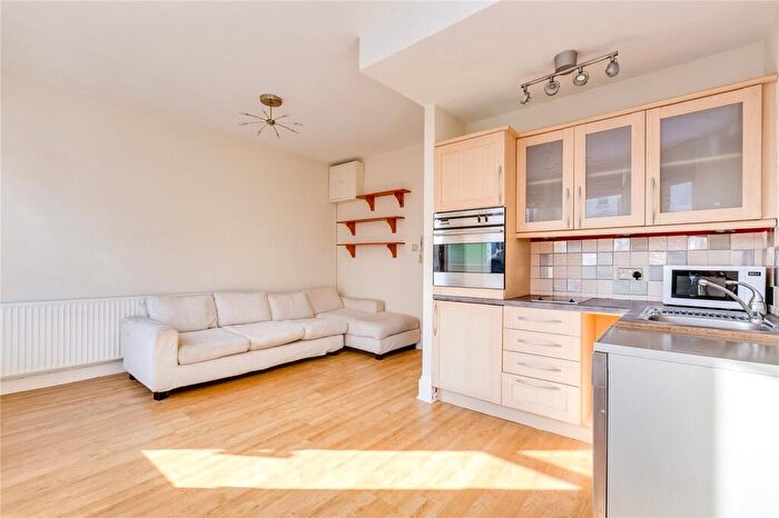 1 Bedroom Flat To Rent In Battersea Rise, Battersea, SW11