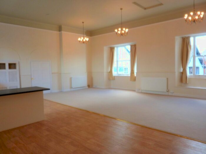 2 Bedroom Flat To Rent In Market Place, Sturminster Newton, Dorset DT10